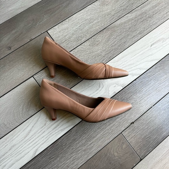 Clarks Classic Brown Heels | Size: 8 | Excellent Condition - Picture 3 of 8